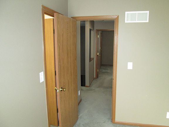 3rd image of 1725 Granada Ln