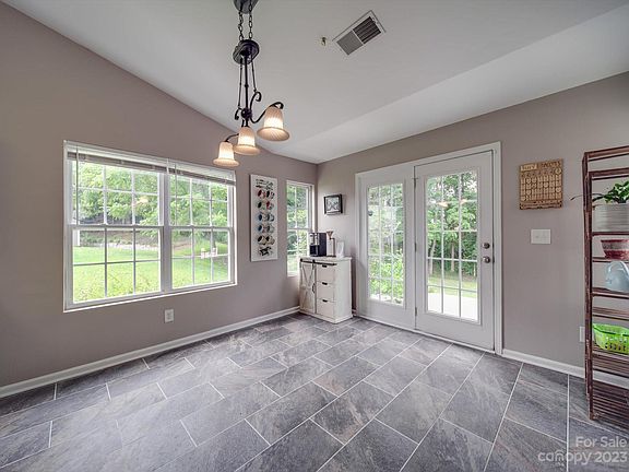 4th image of 2304 Wexford Way
