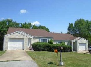 208 White Oak Dr, Gravette, AR 72736