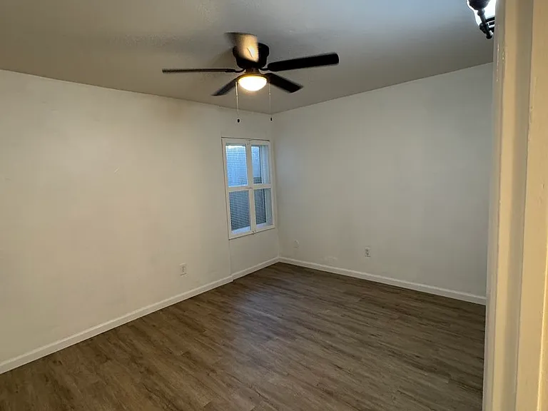 7000 Saranac St #9 — Photo 32