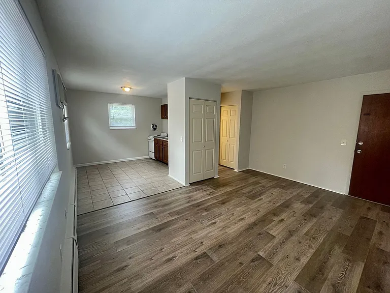 Efficiency Apartments for rent in Western Hills — Photo 9
