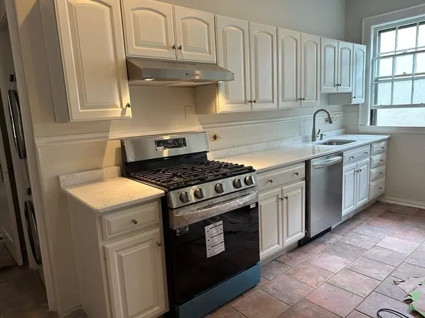 67 Green St, Brookline, MA 02446