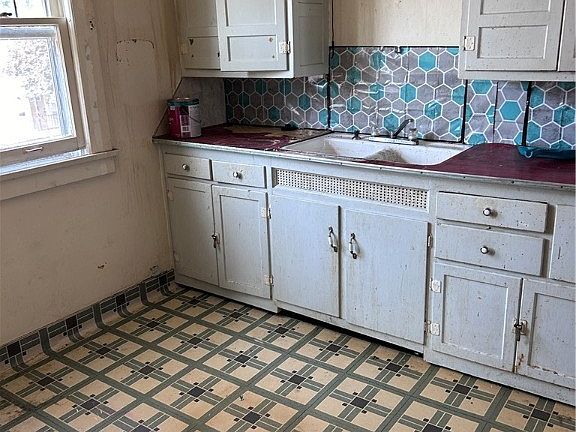 5th image of 238 Clarencedale Ave