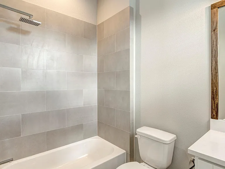 1304 W 23rd St — Photo 17