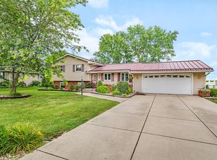 2 Manhattan Dr, Streator, IL 61364