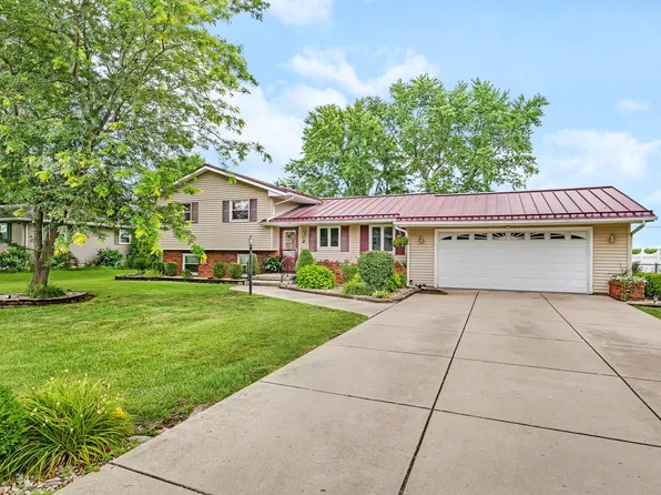 2 Manhattan Dr, Streator, IL 61364