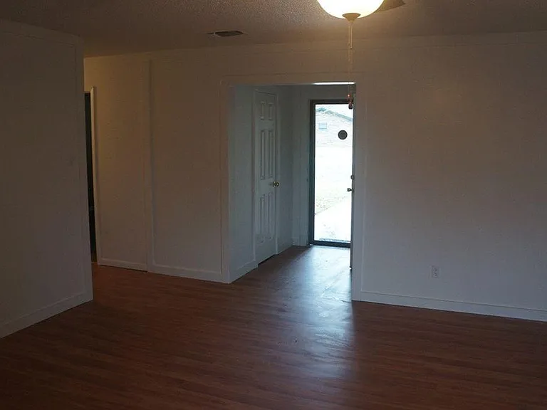 2609 Phelps St — Photo 6