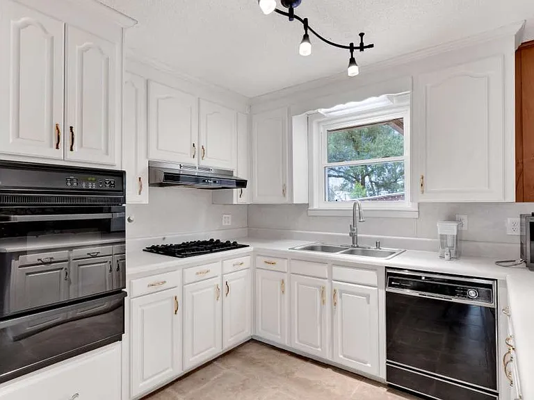 2490 E Burgess Rd — Photo 23
