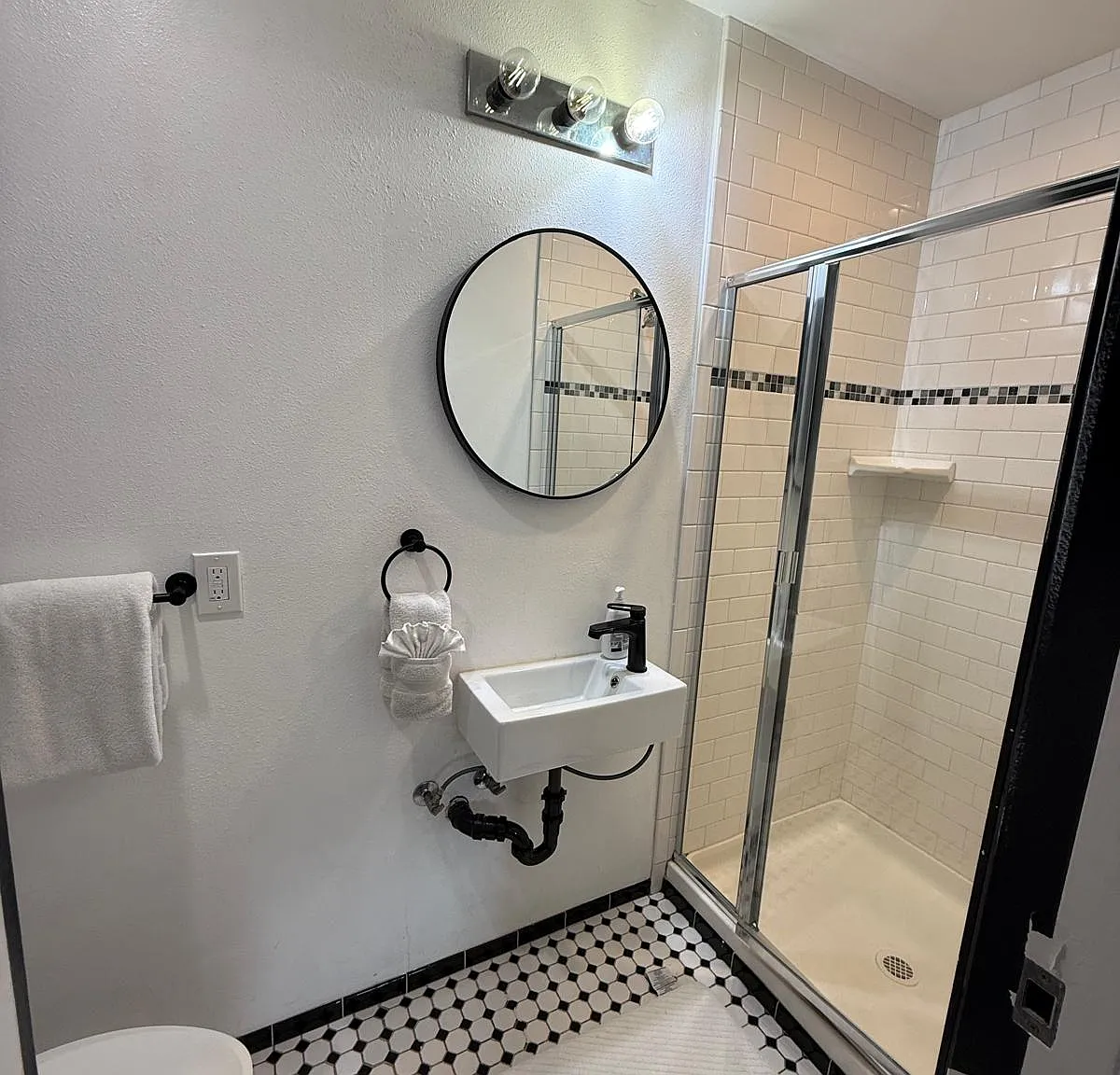 Studio, 150 sqft, $1,750 — Photo 4