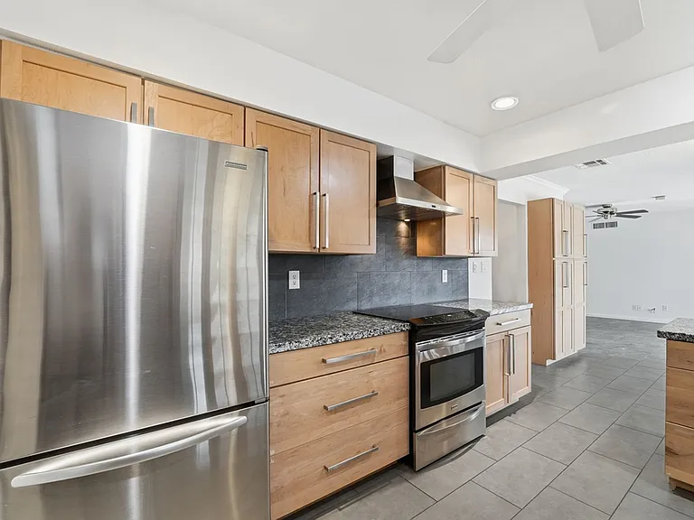 2051 E Hermosa Dr — Photo 46
