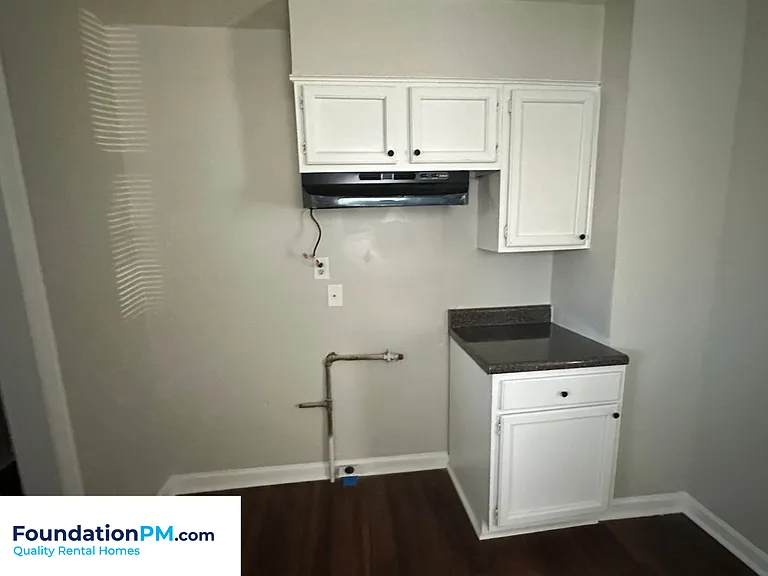 2292 Redwood Ave — Photo 5