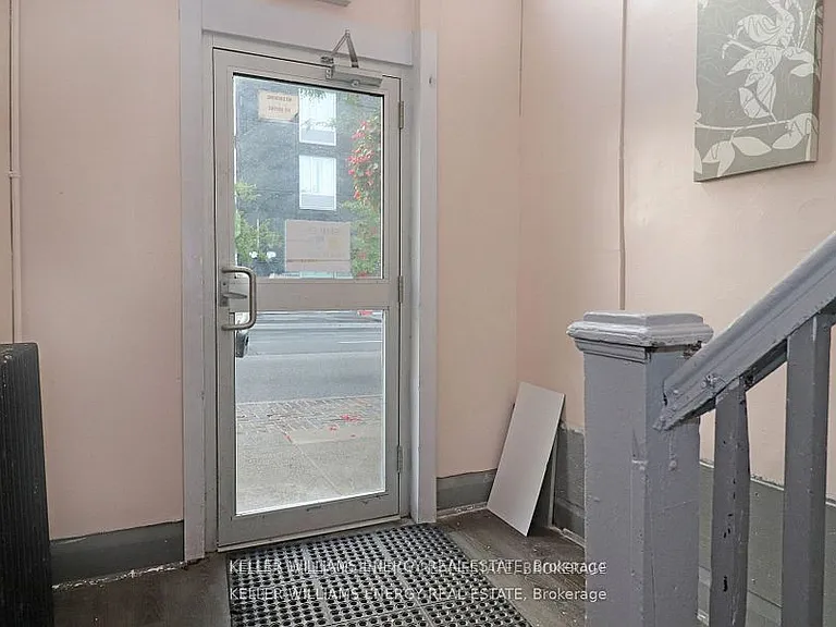 84 Simcoe St N #1 — Photo 2