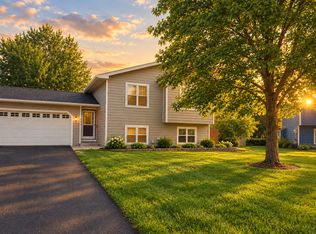 1217 Clover Ct S, Shakopee, MN 55379