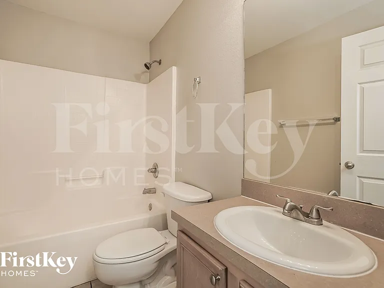 521 NW 14th Ter — Photo 14