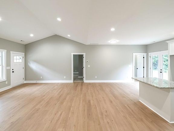 5th image of 1116 Whispering Hills Dr