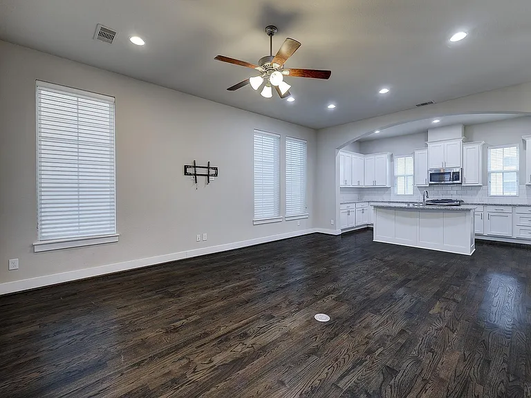 2724 Freund St — Photo 14
