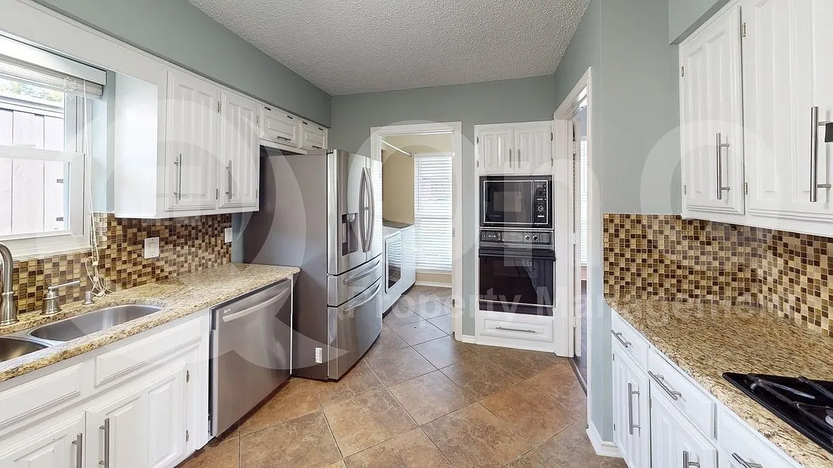 3 bed, 2.5 bath, 2225 sqft, $2,950 — Photo 3