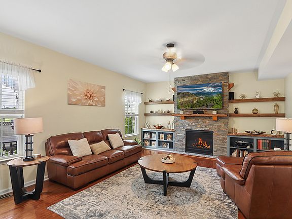 5th image of 3811 Ivy Ln