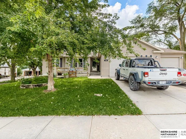 409 2nd St, Milford, NE 68405