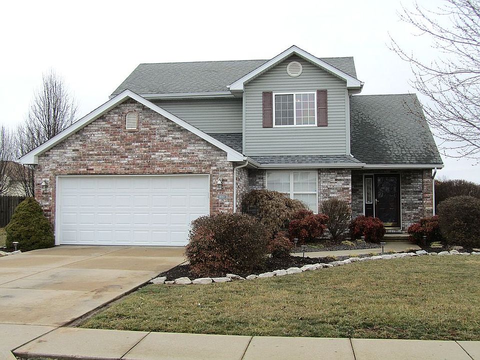 Brick and vinyl exterior