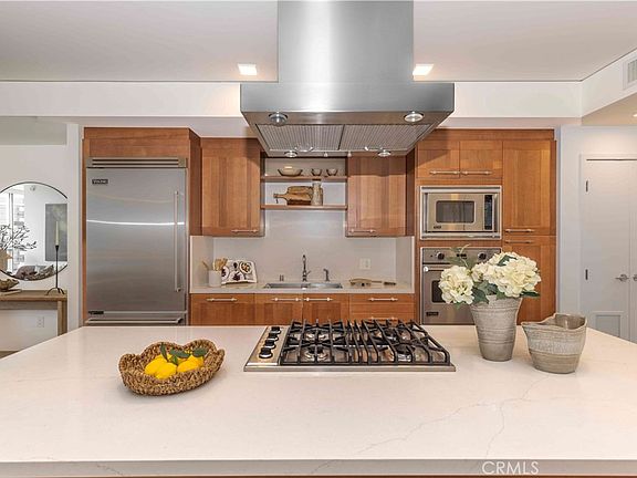 2nd image of 9 Macarthur Pl Unit 1404