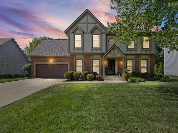 13016 Sherwood St, Leawood, KS 66209