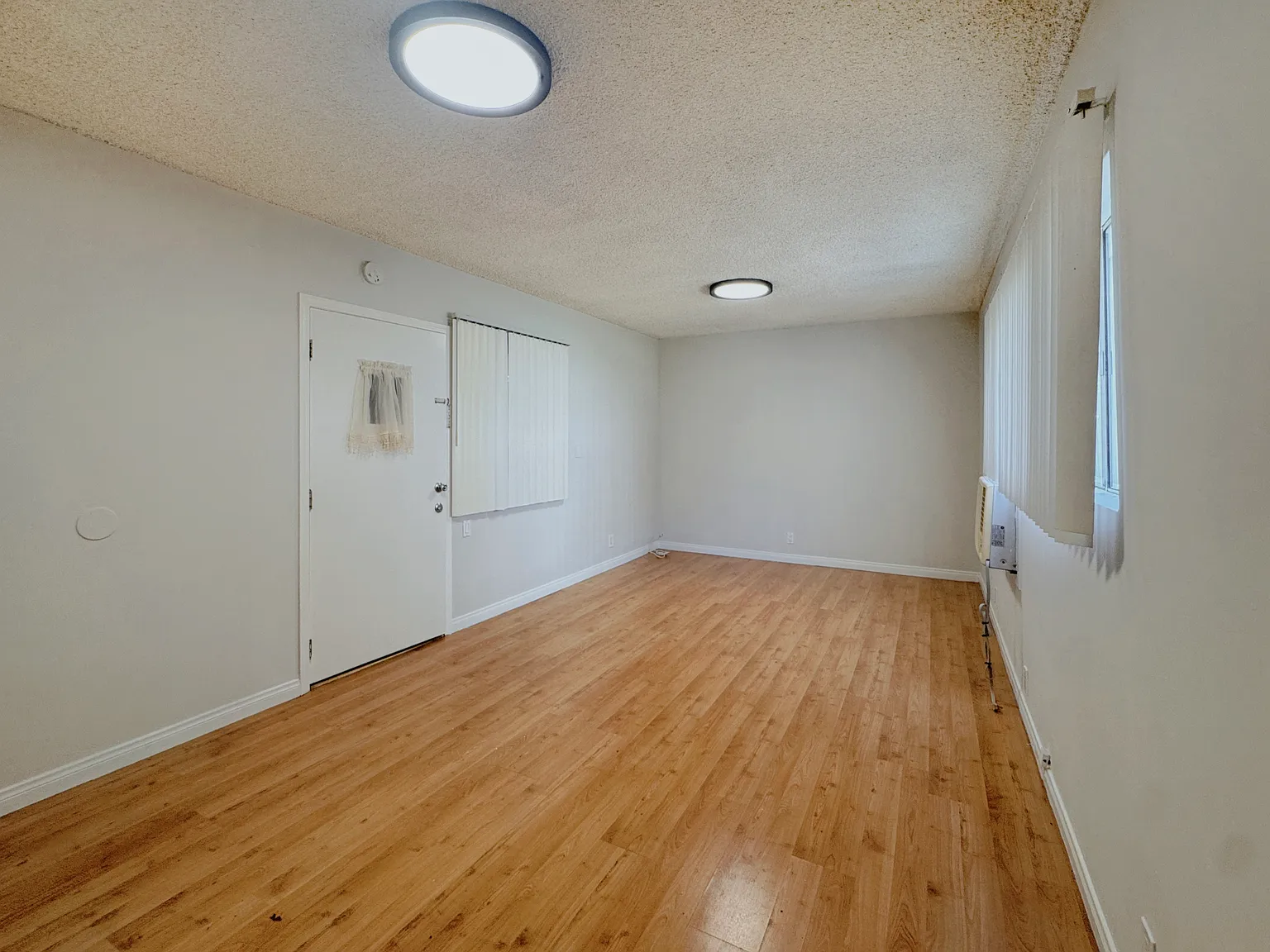 Studio, 475 sqft, $1,725 — Photo 3