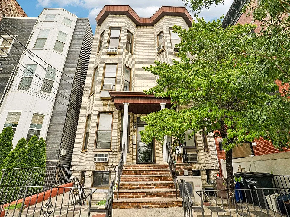 82 Manhattan Ave #6