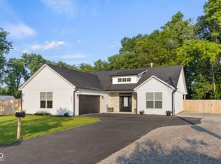 3365 Riverside Dr, Columbus, IN 47203