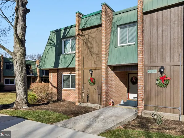 1515 Meadowview Ln #1515, Mont Clare, PA 19453