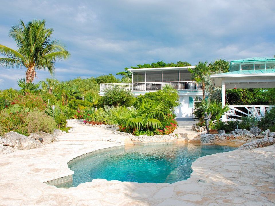 TROPICAL OASIS