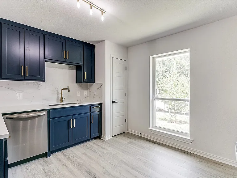 1580 College Pkwy — Photo 13