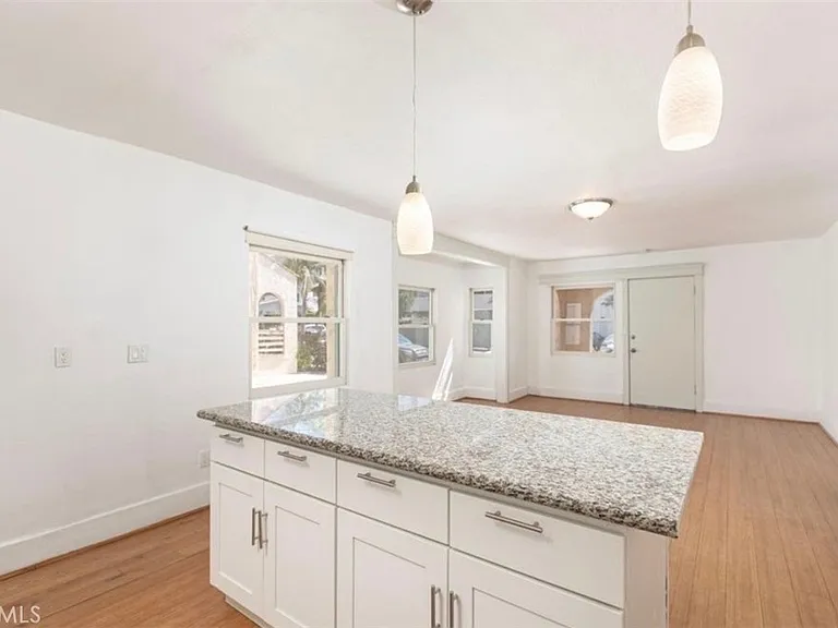 1349 N Citrus Ave — Photo 11