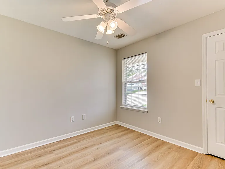 1955 Shoreline Dr — Photo 24