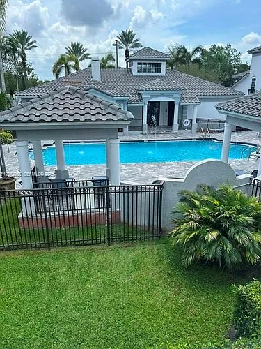 725 SW 148th Ave #503 Photo 1