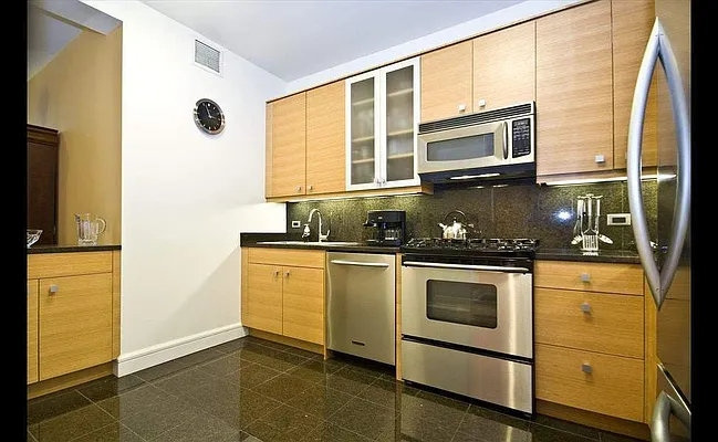 Sold by Avenue NYC Realty, Inc. | media 10