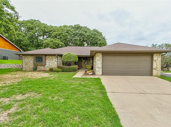 3rd image of 102 Yorkshire Ct