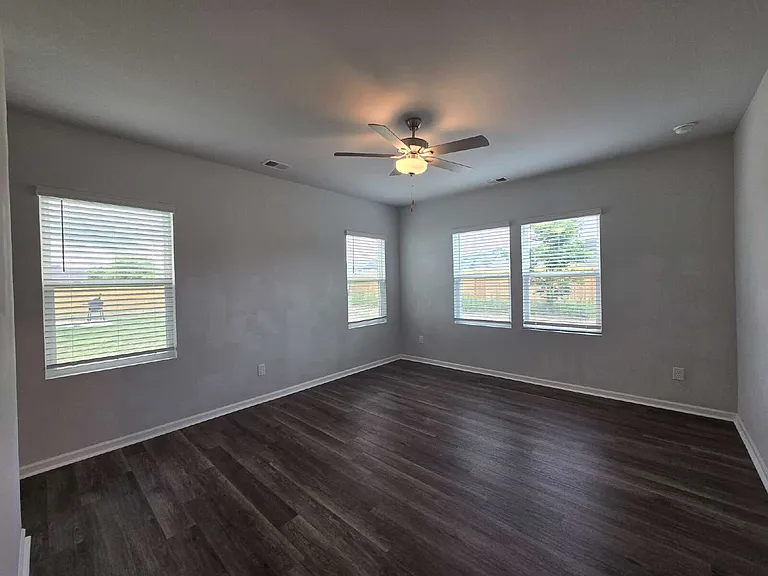 517 Sandy Hollow Dr — Photo 6
