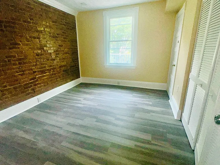 6 N. Dooley Ave. — Photo 20