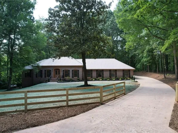 5 Gravitt Dr, Dawsonville, GA 30534