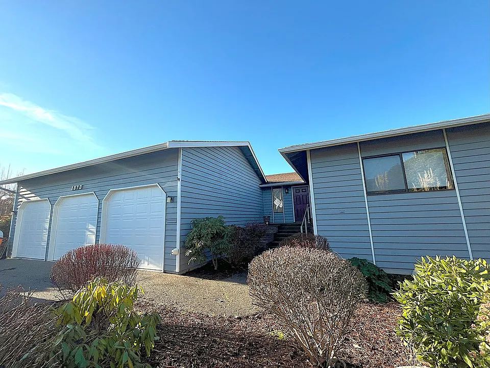 1870 N Skyline Dr