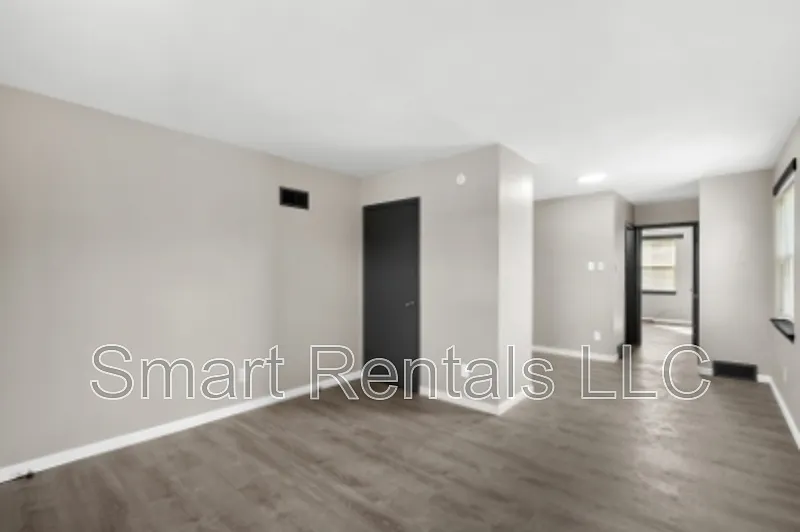 1 bed, 1.0 bath, 800 sqft, $799 — Photo 2