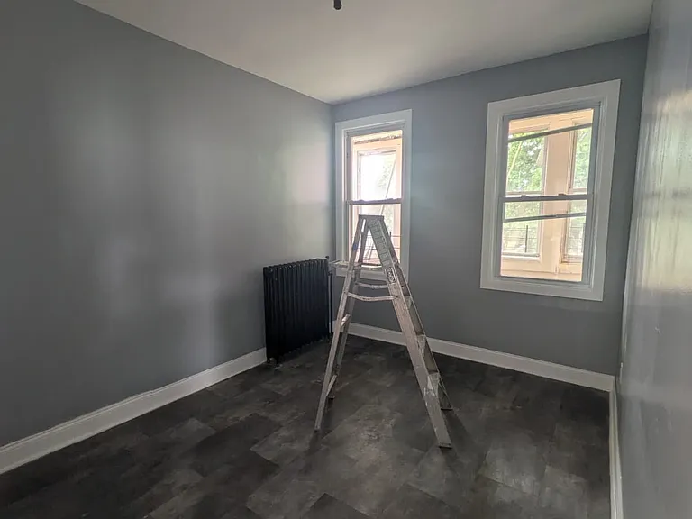113 Oliver Ave #3R — Photo 2