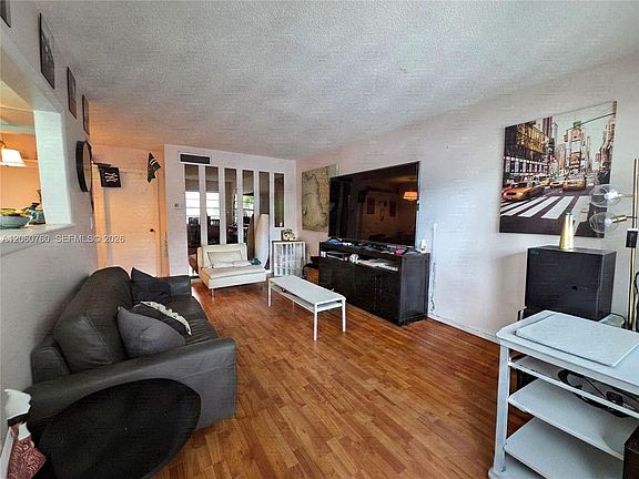 5th image of 415 NE 2nd St APT 217