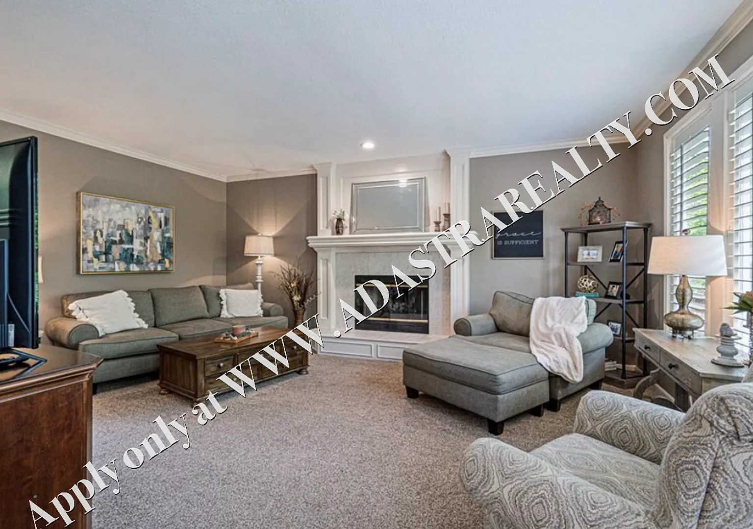 Beautiful 2 Story 4 Bed 5 Bath Home in Overland Park-Available NOW!! — Photo 3