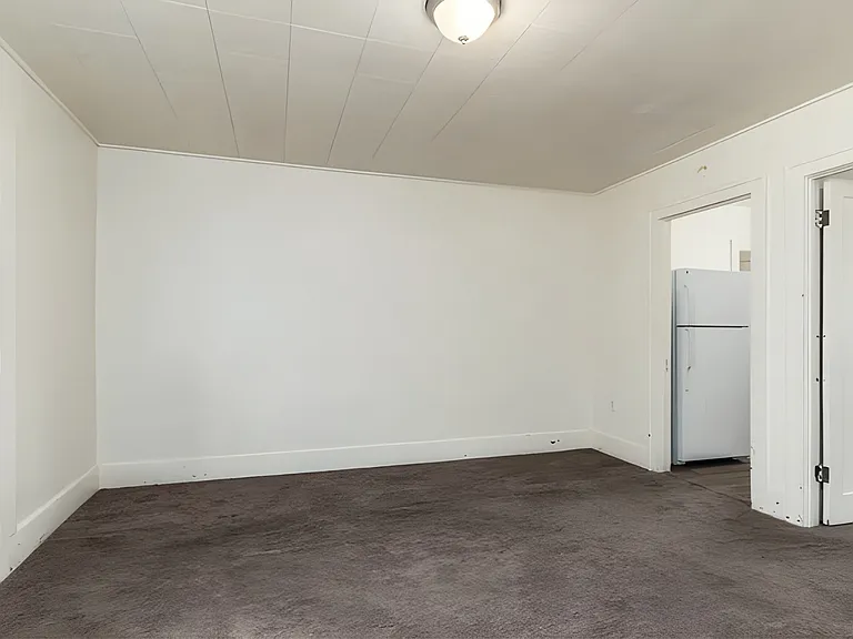 723 W Lewis St — Photo 14