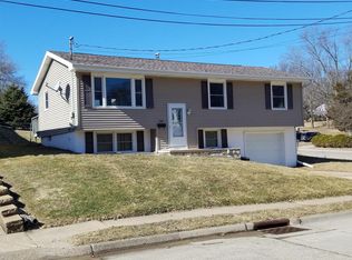1487 Missouri Ave, Dubuque, IA 52001