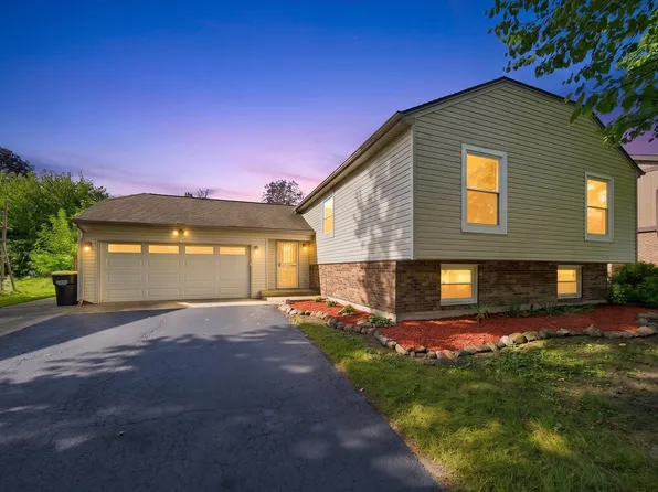 863 Pleasant St, Woodstock, IL 60098
