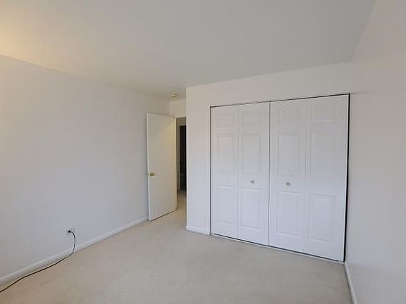 5th image of 560 Mesa Dr APT 305