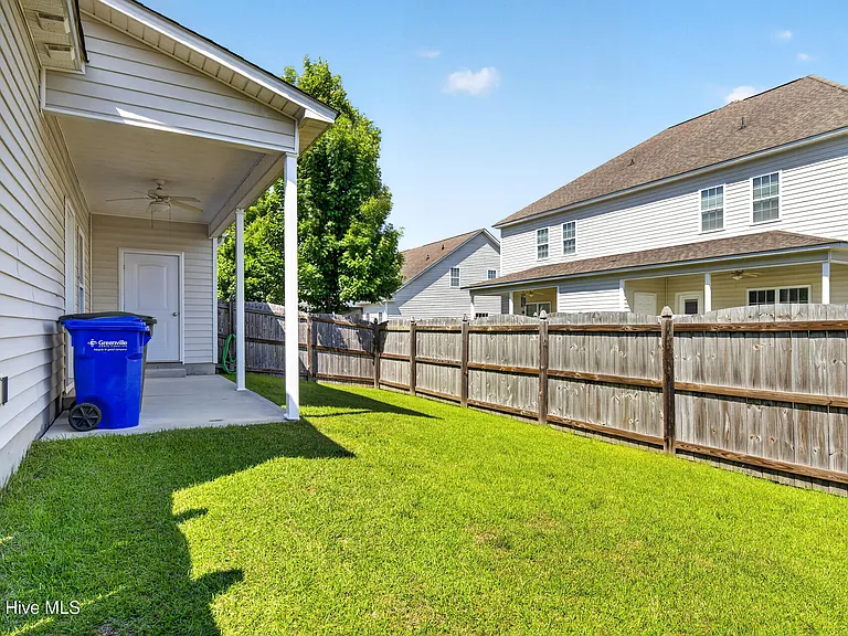 1661 Cambria Dr #B — Photo 34